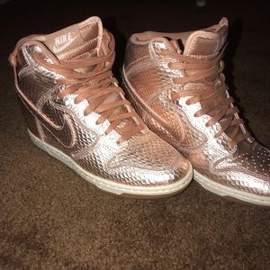 Nike women hi dunk essentials